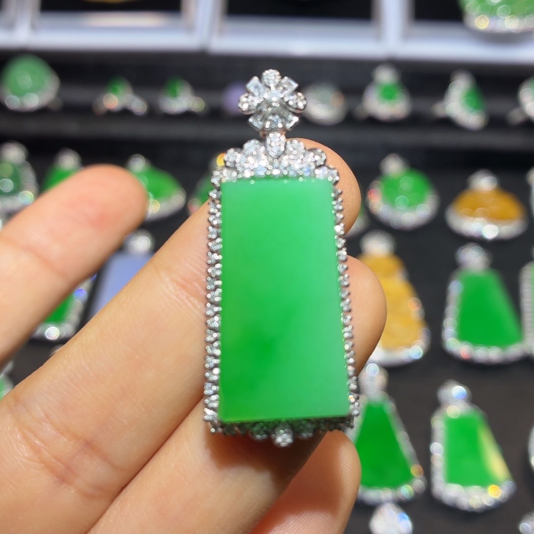 翡翠18K金镶嵌吊坠(不含链)翡翠