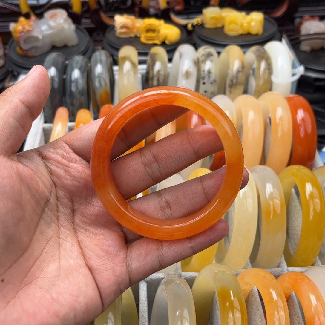 石英质玉（黄龙玉）手镯未镶嵌李*?