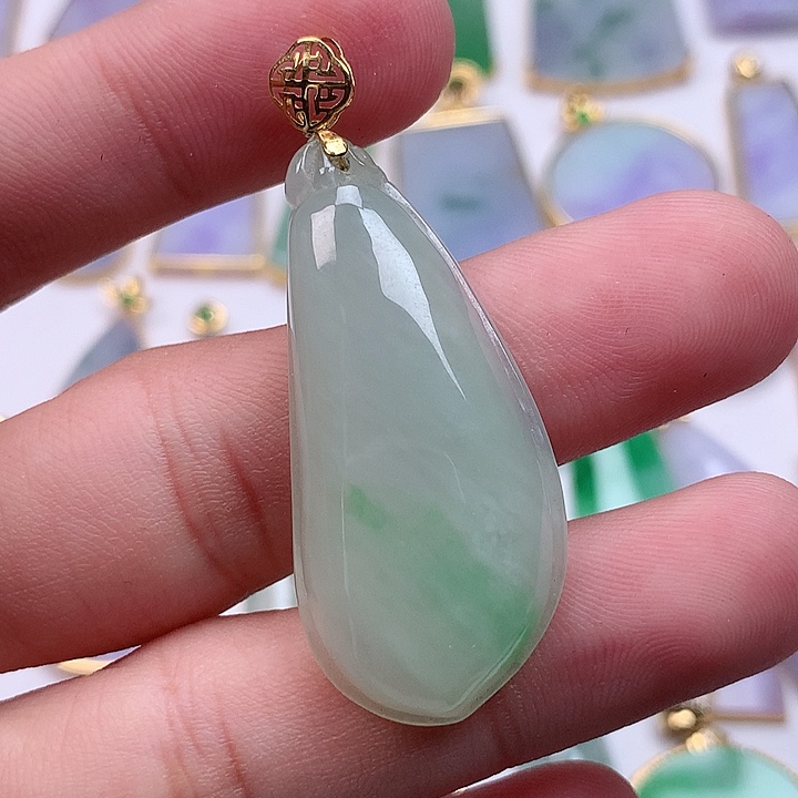 翡翠颈饰18K金镶嵌天然翡翠a货