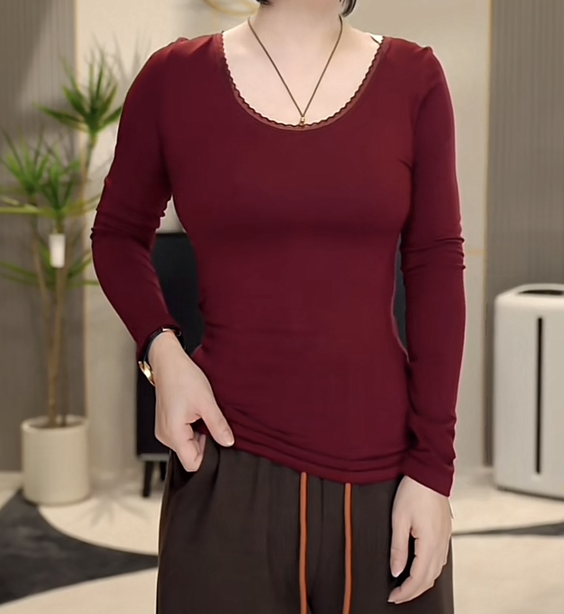 【卿她】蕾丝圆领养肤面膜衣新款修身显瘦打底衫净色T恤