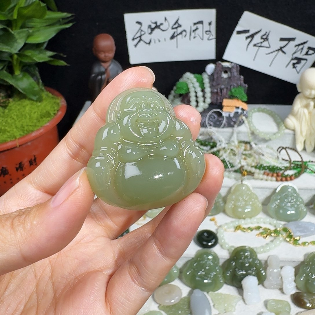 老***事和田玉未镶嵌颈饰