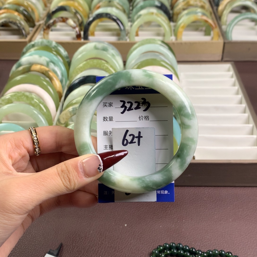 蛇纹石玉手镯未镶嵌3223