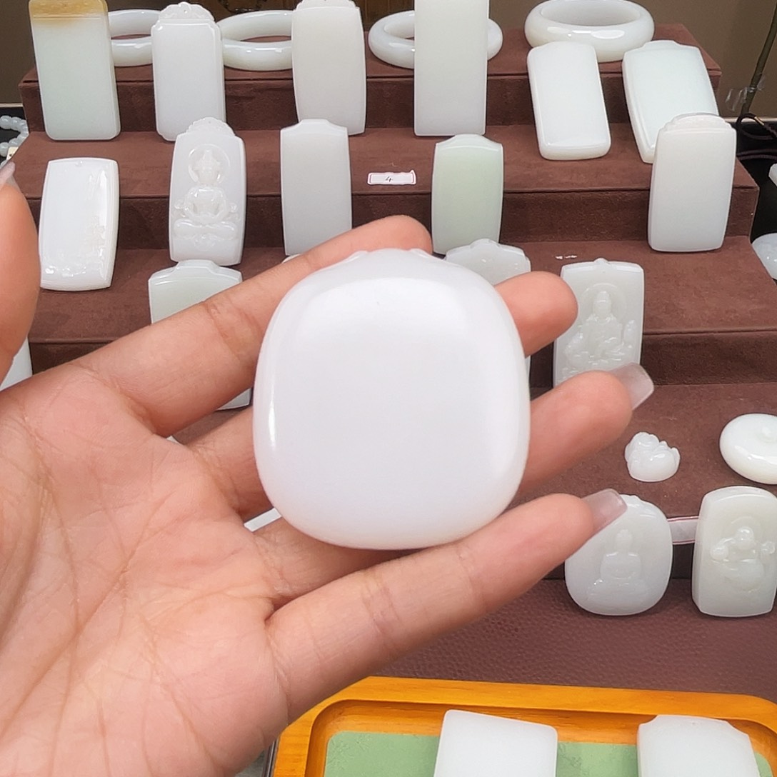 和田玉颈饰未镶嵌天*