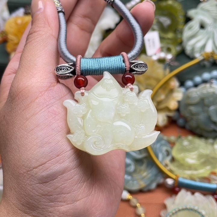 蛇纹石玉吊坠合金