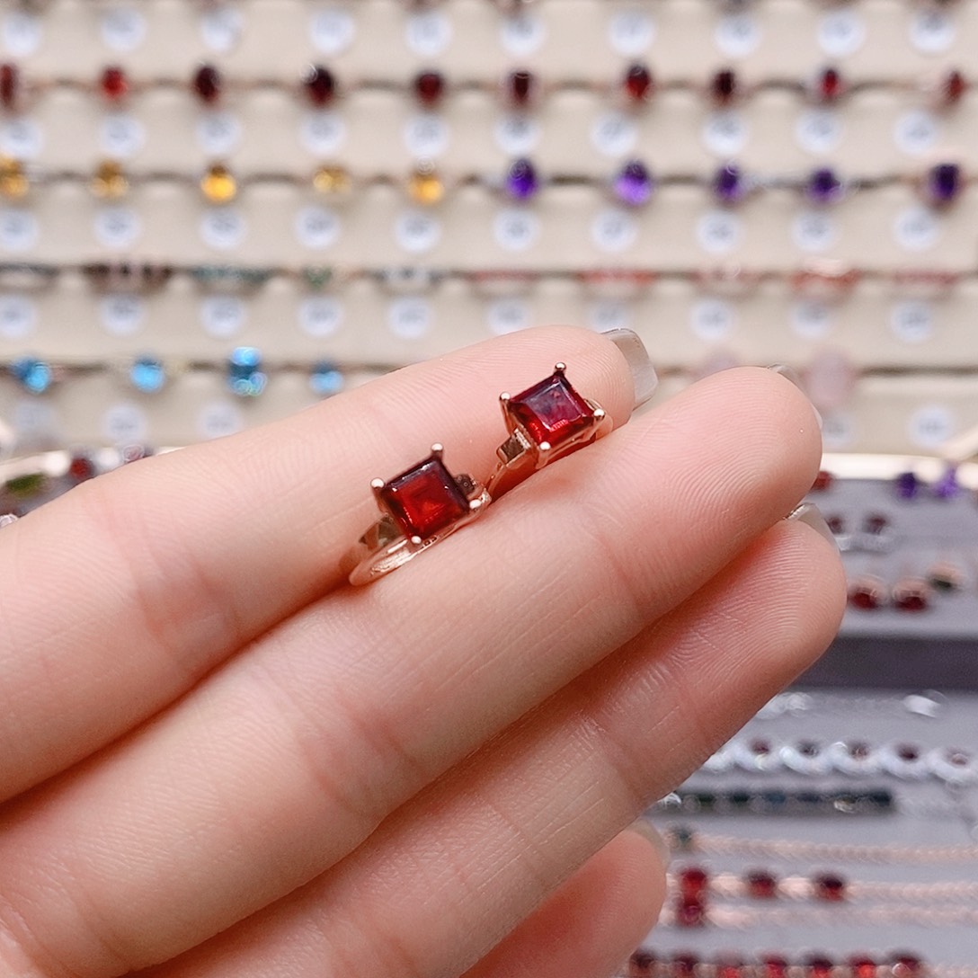 石榴石耳钉银S925镶嵌耳钉