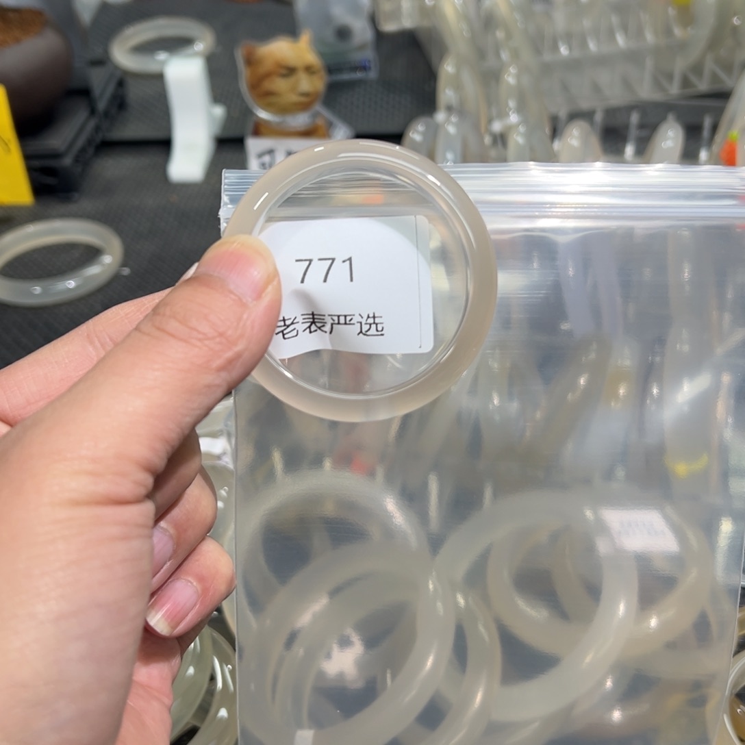 玛瑙/玉髓手镯未镶嵌q*4748有纹