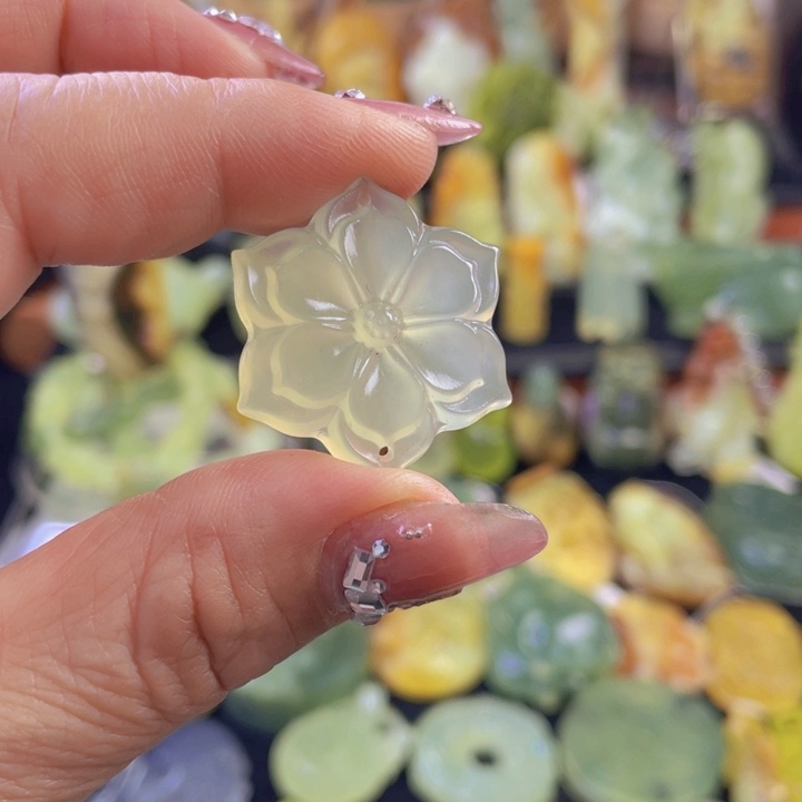 岫玉颈饰未镶嵌挂件