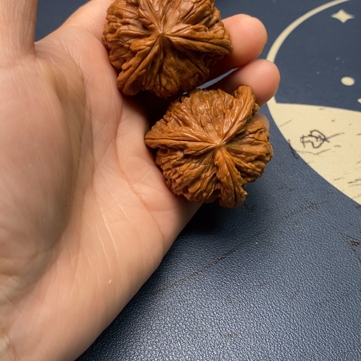 文玩核桃吊坠C****g三棱