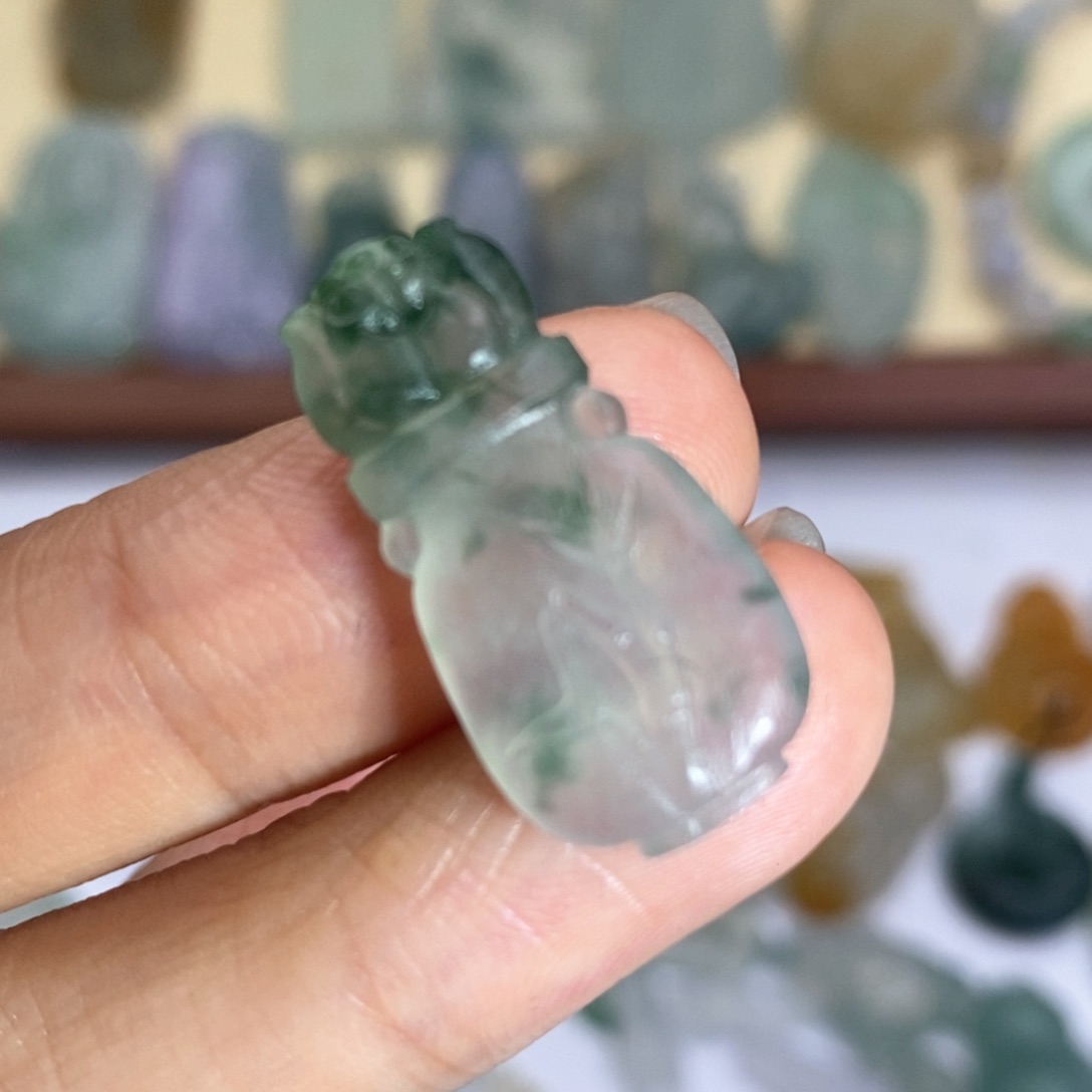 定制翡翠未镶嵌花瓶