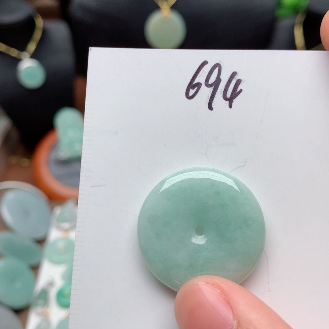 翡翠颈饰未镶嵌吊坠