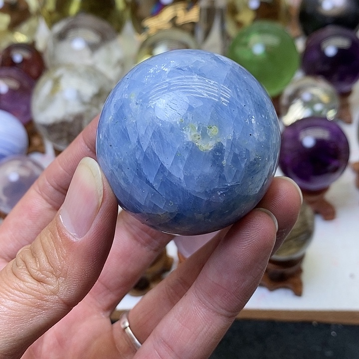 水晶蓝方解橄榄共生球未镶嵌