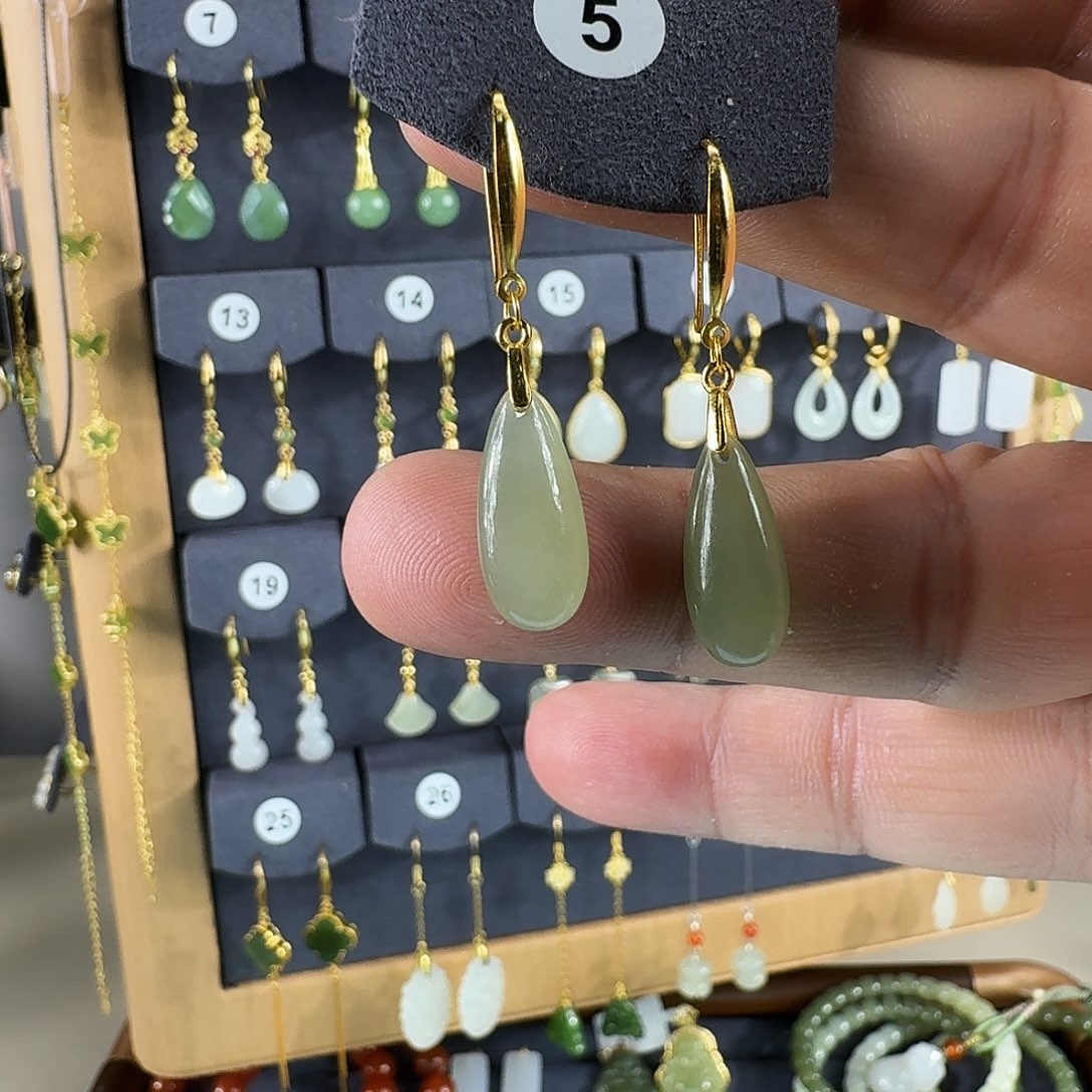 舒***耳和田玉银S925镶嵌耳饰