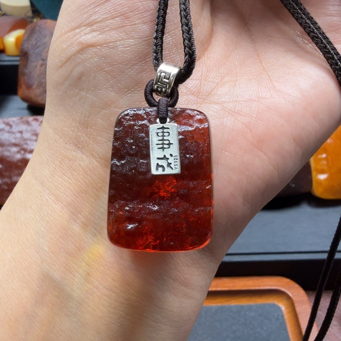 琥珀吊坠(赠链)未镶嵌