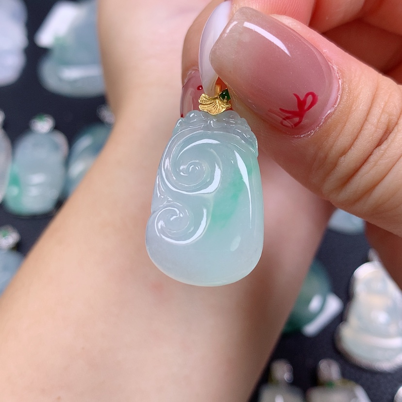 【闪购商品】翡翠18K金镶嵌颈饰如意