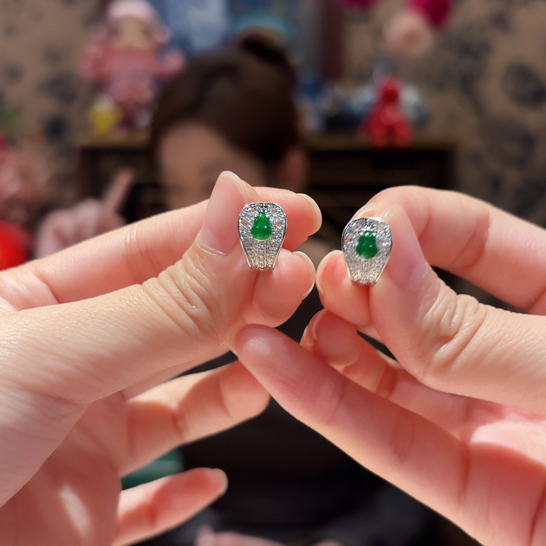 翡翠耳饰18K金镶嵌耳饰