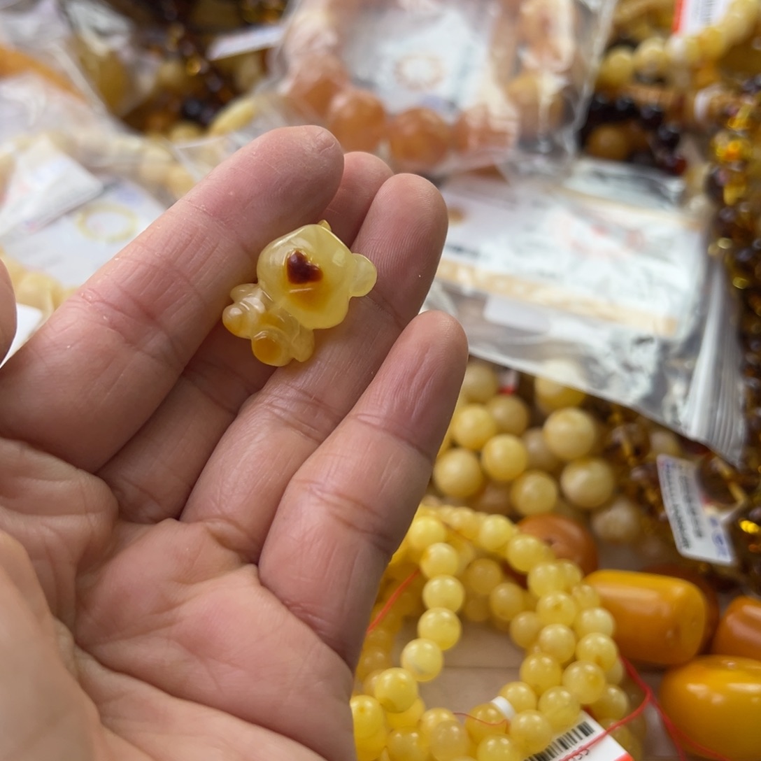 琥珀珠宝奇石未镶嵌