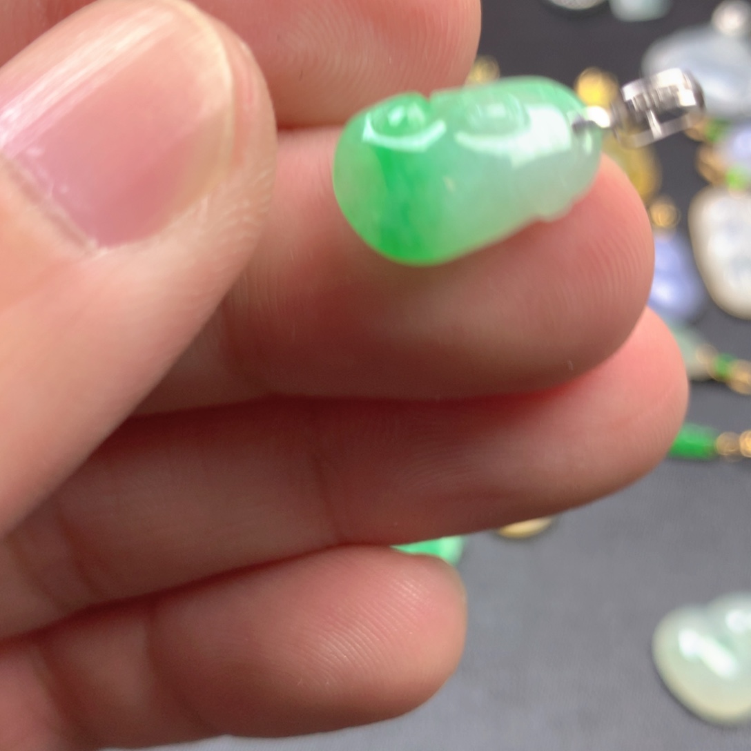 【闪购商品】颈饰18K金镶嵌翡翠