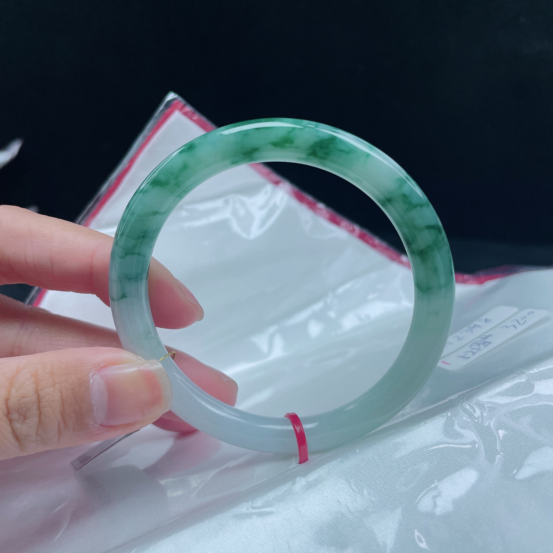 52圈圆条天然翡翠手镯