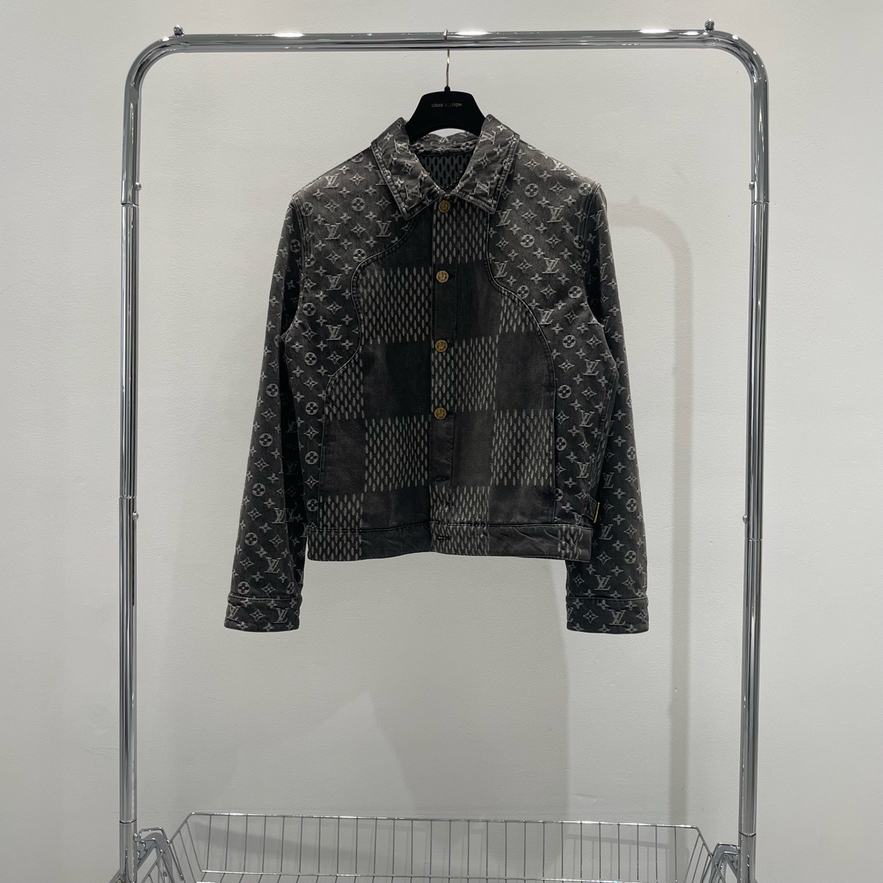 全新未使用louis vuitton 联名nigo满logo牛仔外套尺码46 yy00331