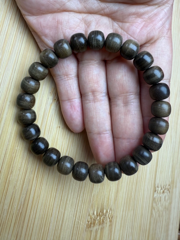 正区迈索尔老山檀香阴沉料横纹8X9精工手磨单圈手串