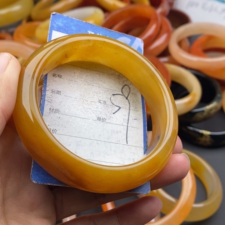 未镶嵌手镯石英质玉