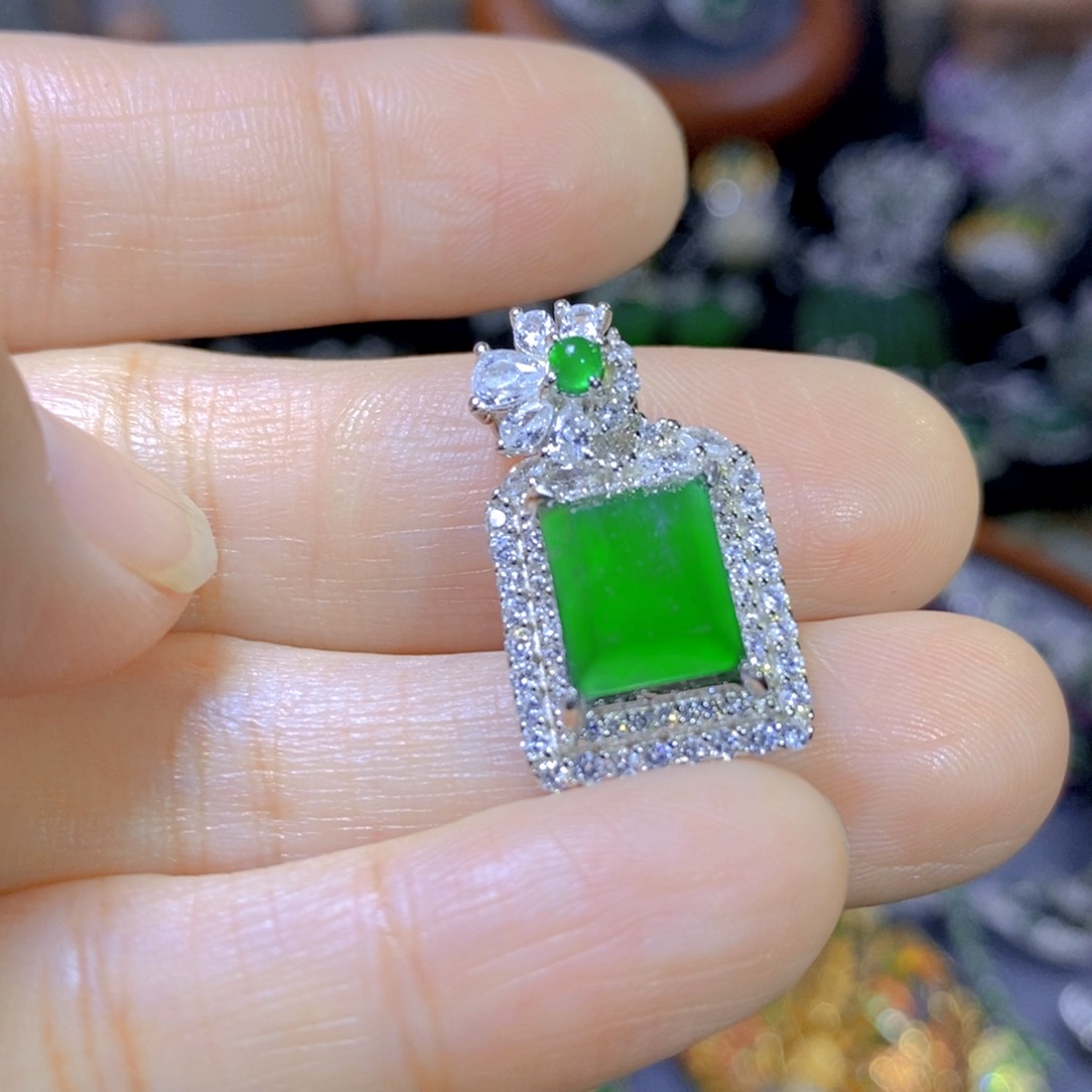 翡翠颈饰银S925镶嵌天然翡翠