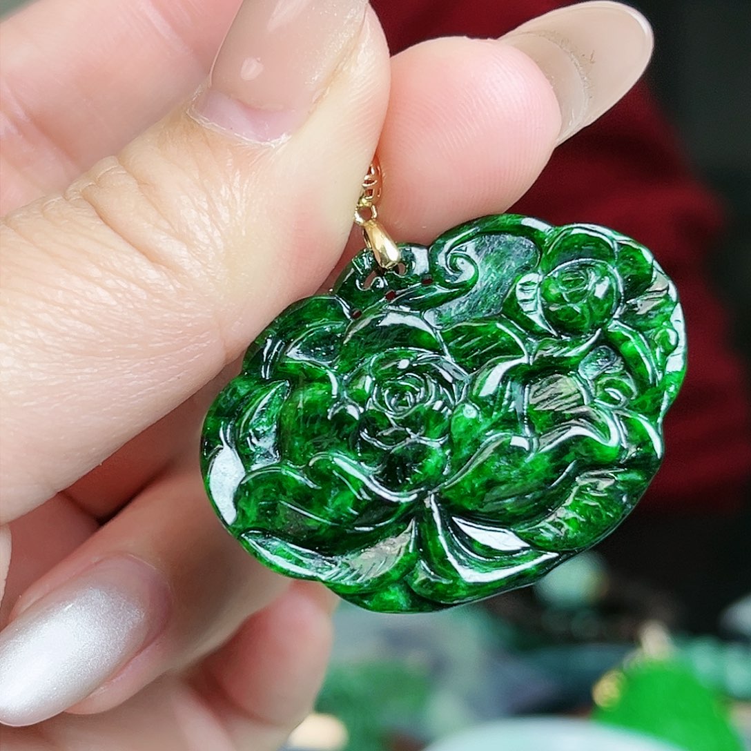 翡翠颈饰18K金镶嵌吊坠