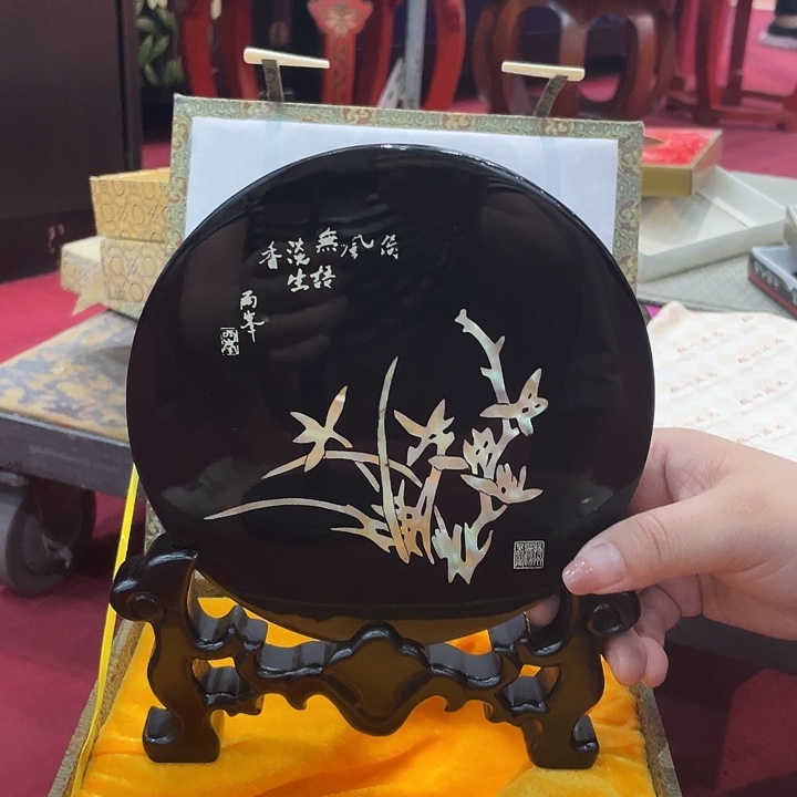 扬州漆器圆形兰花台屏