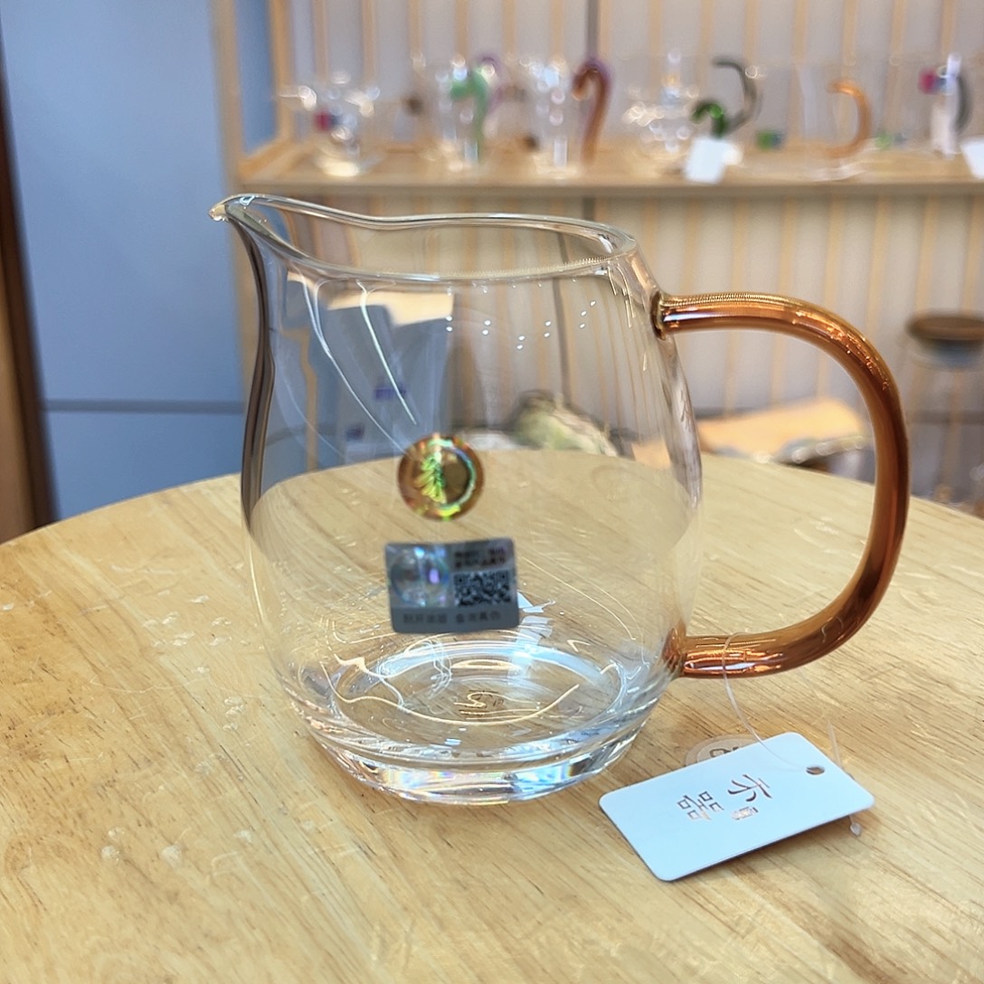 背***影禾器澄然公道杯琥珀色