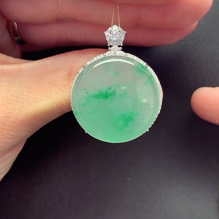 颈饰未镶嵌石英质玉