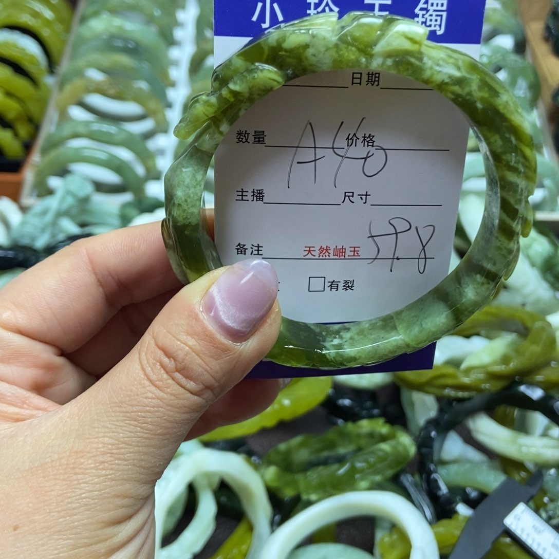 蛇纹石玉手镯未镶嵌