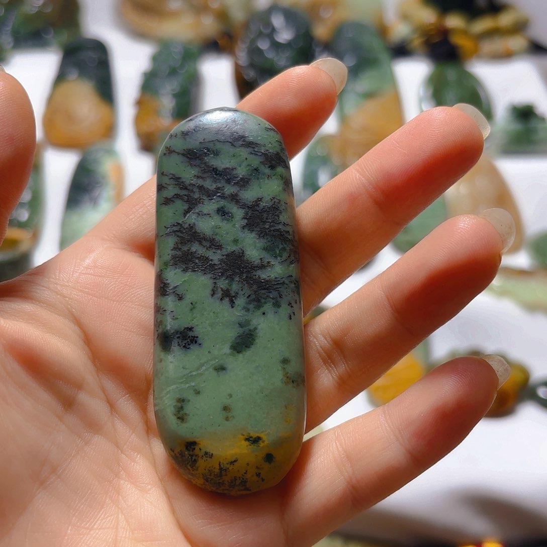 岫岩河磨玉（透闪石质玉）挂件未镶嵌