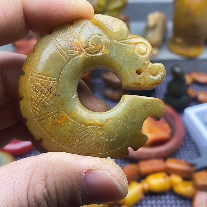 未镶嵌蛇纹石玉颈饰