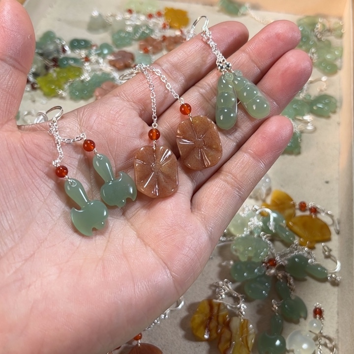 蛇纹石玉耳饰未镶嵌