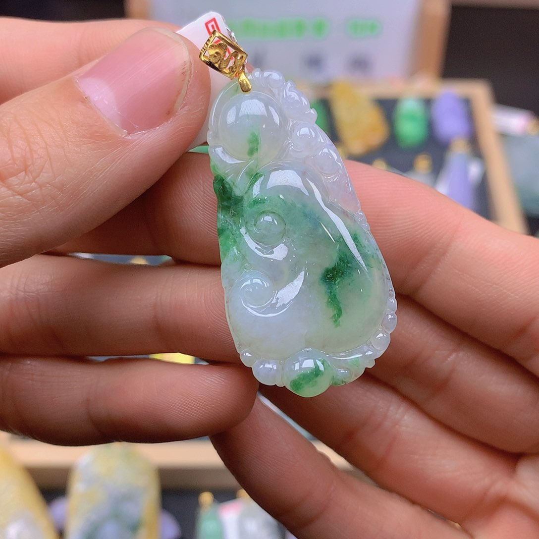 翡翠颈饰18K金镶嵌翡翠