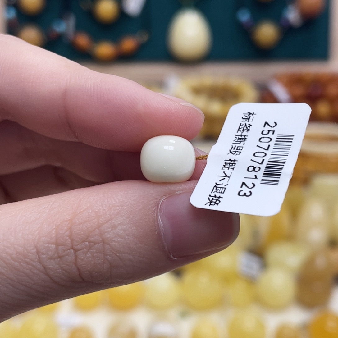 蜜蜡未镶嵌珠宝奇石飞*霏9.5*8mm瓷白老型