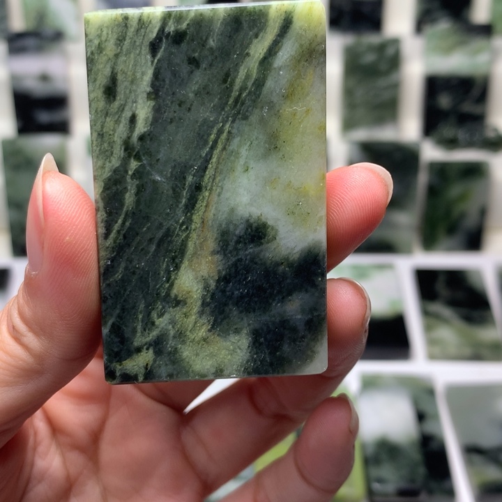 独山玉颈饰未镶嵌