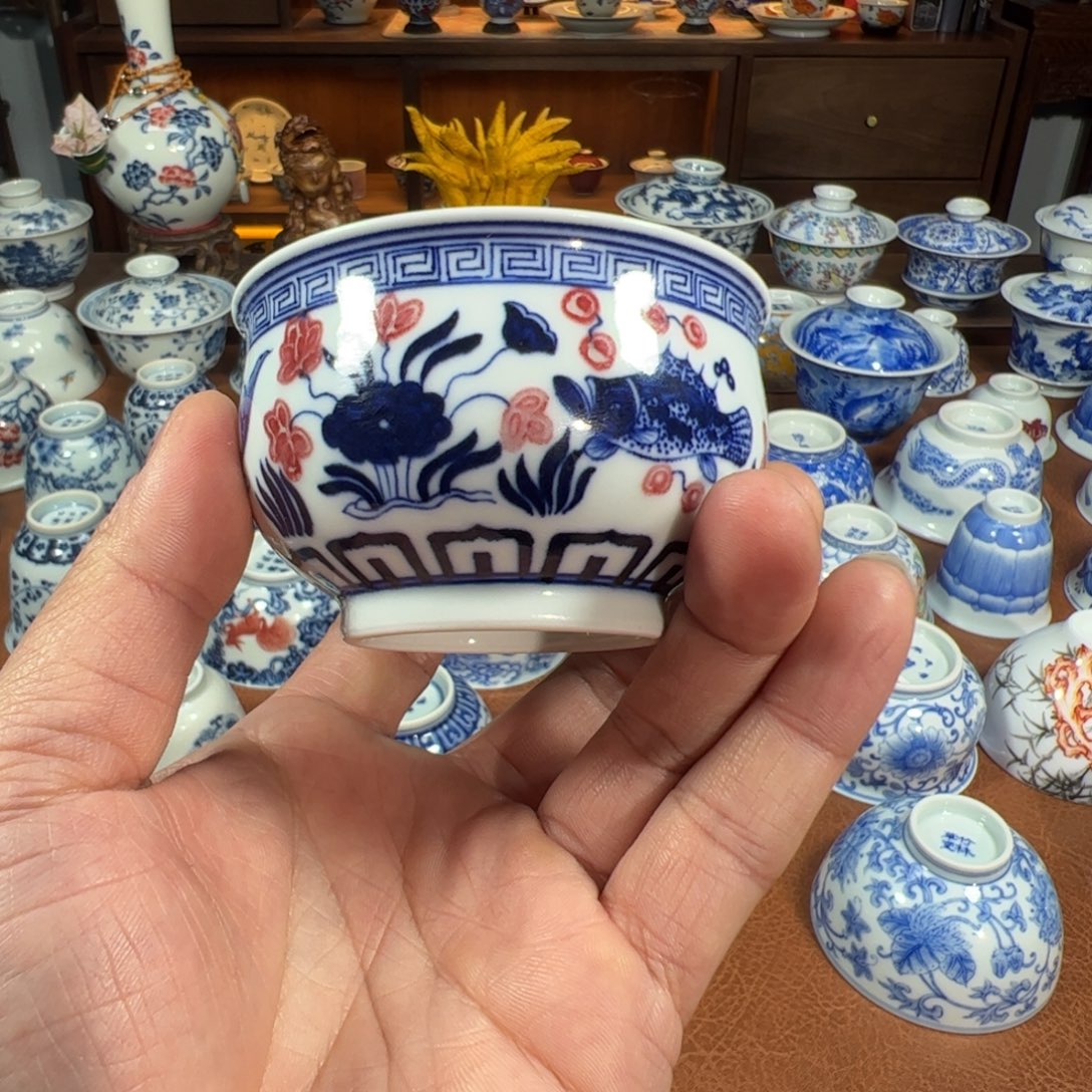 青花釉里红鱼藻炉式杯