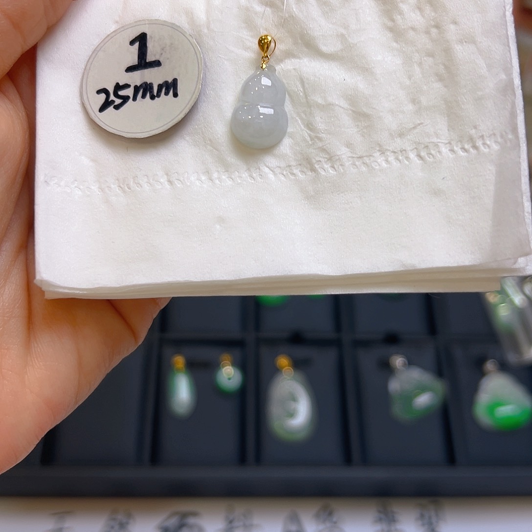 翡翠颈饰18K金镶嵌翡翠