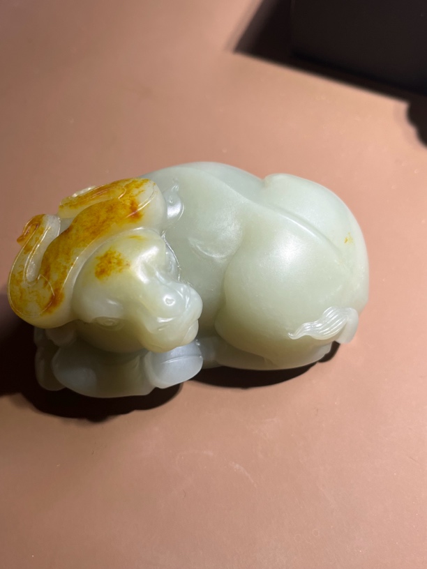 新疆和田玉大青牛细腻油润把件