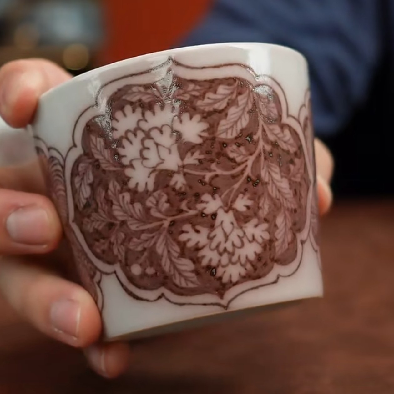 弘元珍藏釉里红花卉可乐杯