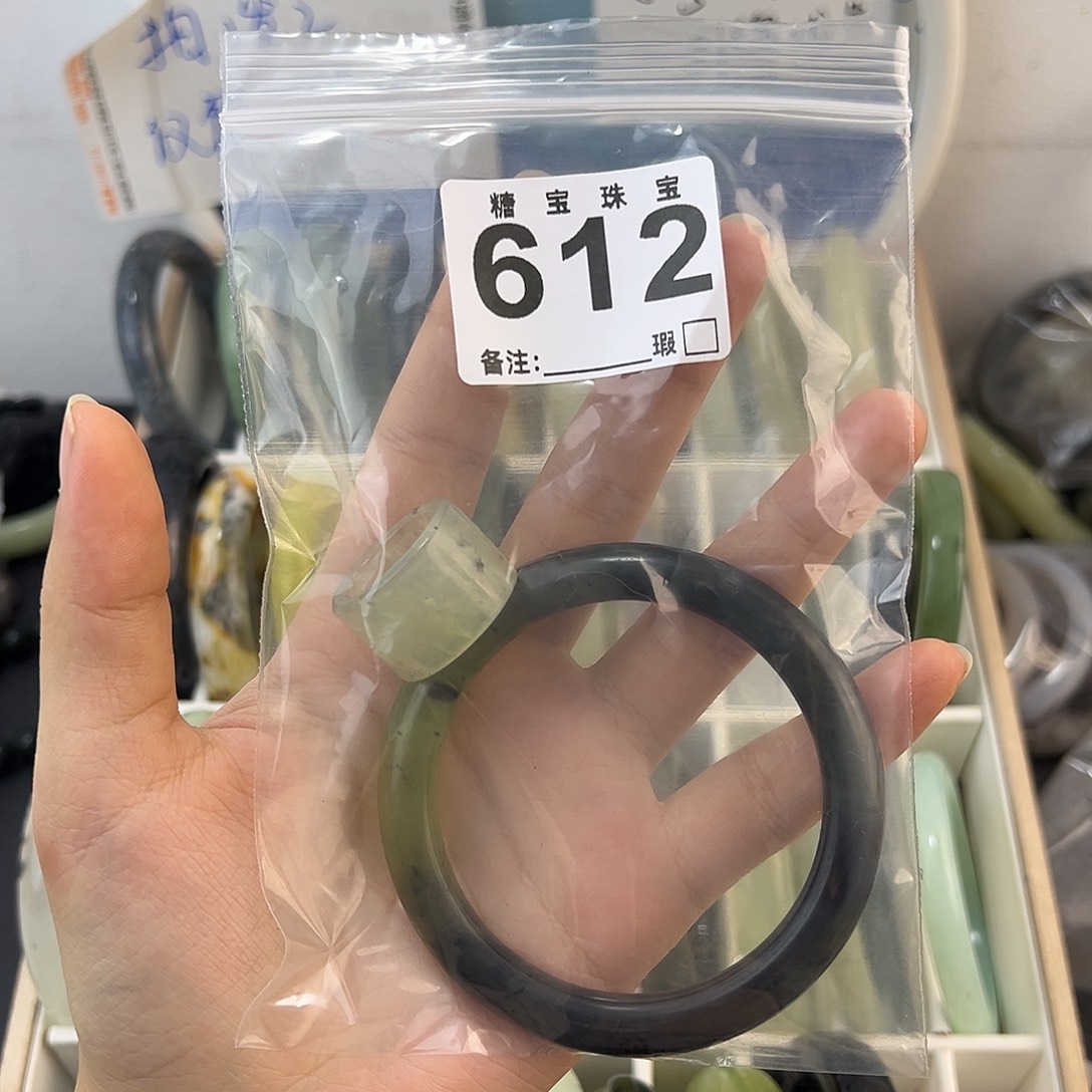 元***星蛇纹石玉未镶嵌手镯