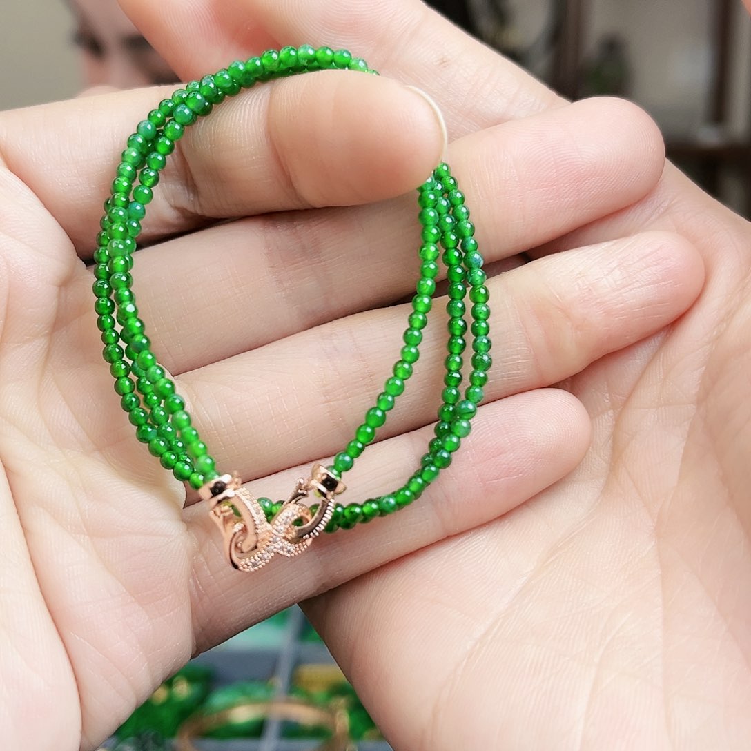 翡翠颈饰未镶嵌项链