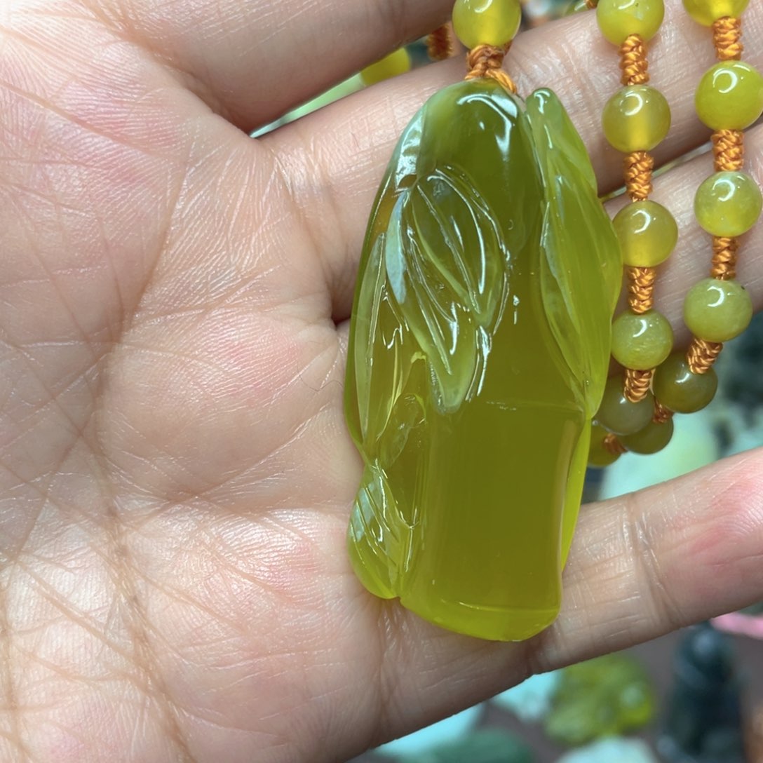 蛇纹石玉颈饰未镶嵌