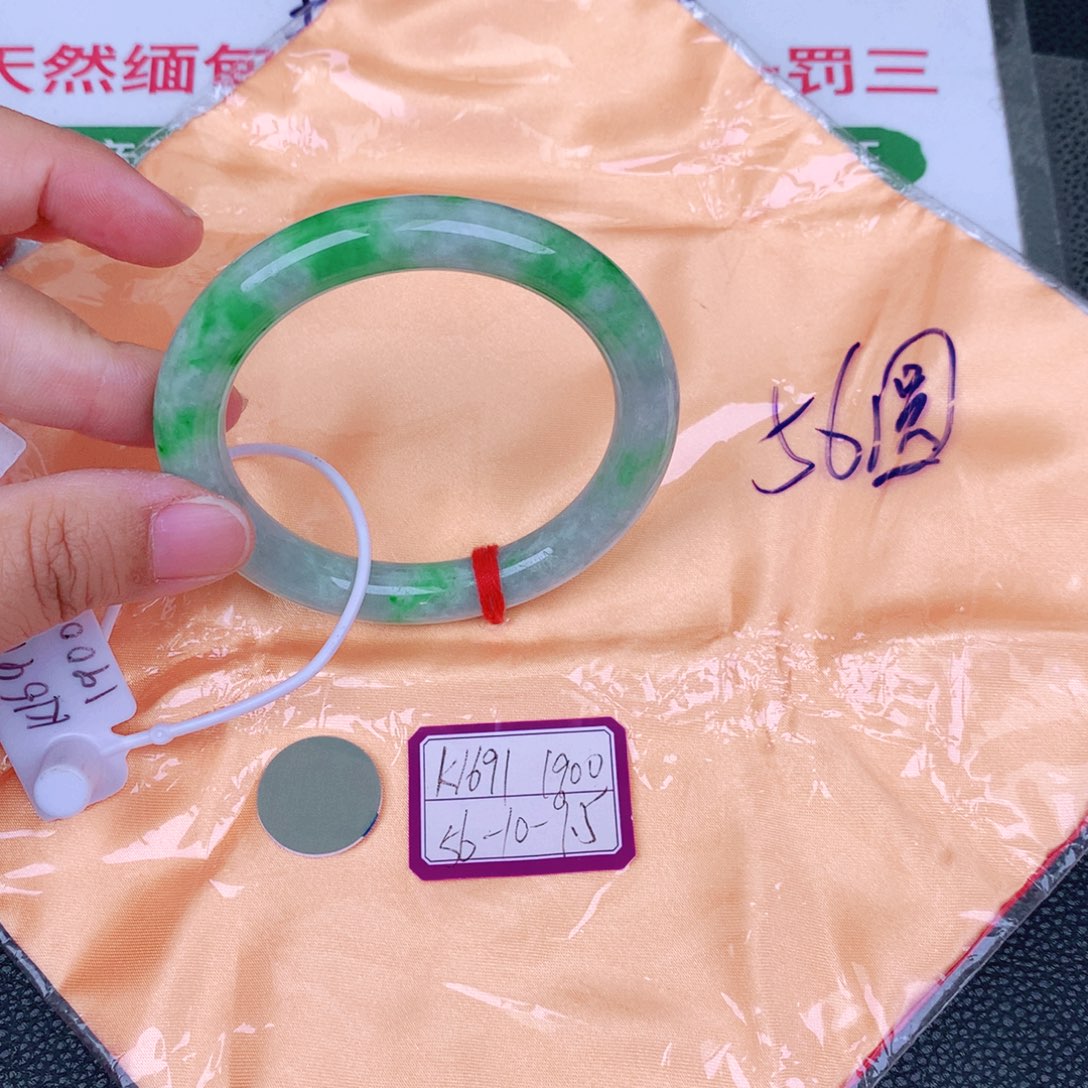 翡翠手镯未镶嵌缅甸翡翠