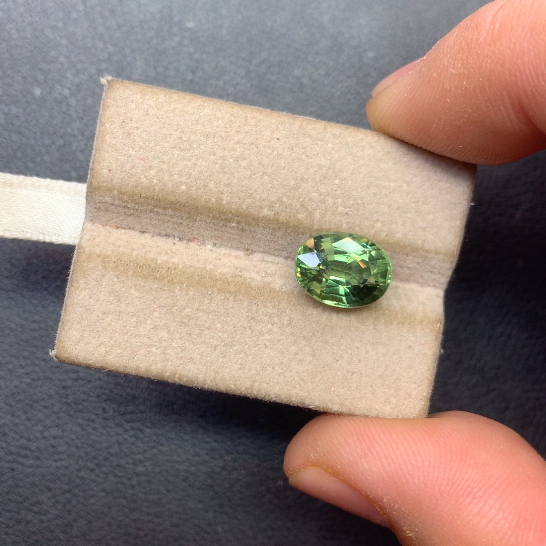 碧玺裸石未镶嵌憨****64.6ct