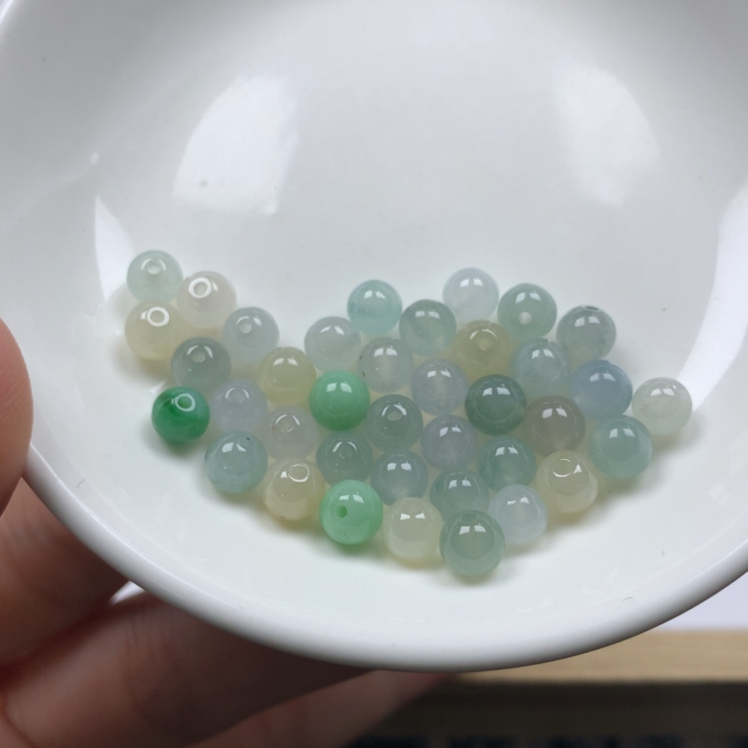 翡翠颈饰未镶嵌G****i卡7➕。35颗 