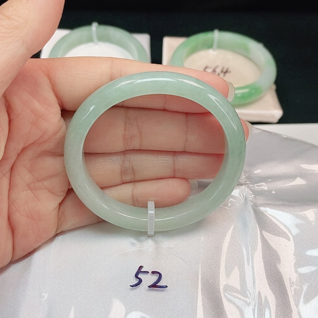 翡翠手镯未镶嵌贵妃