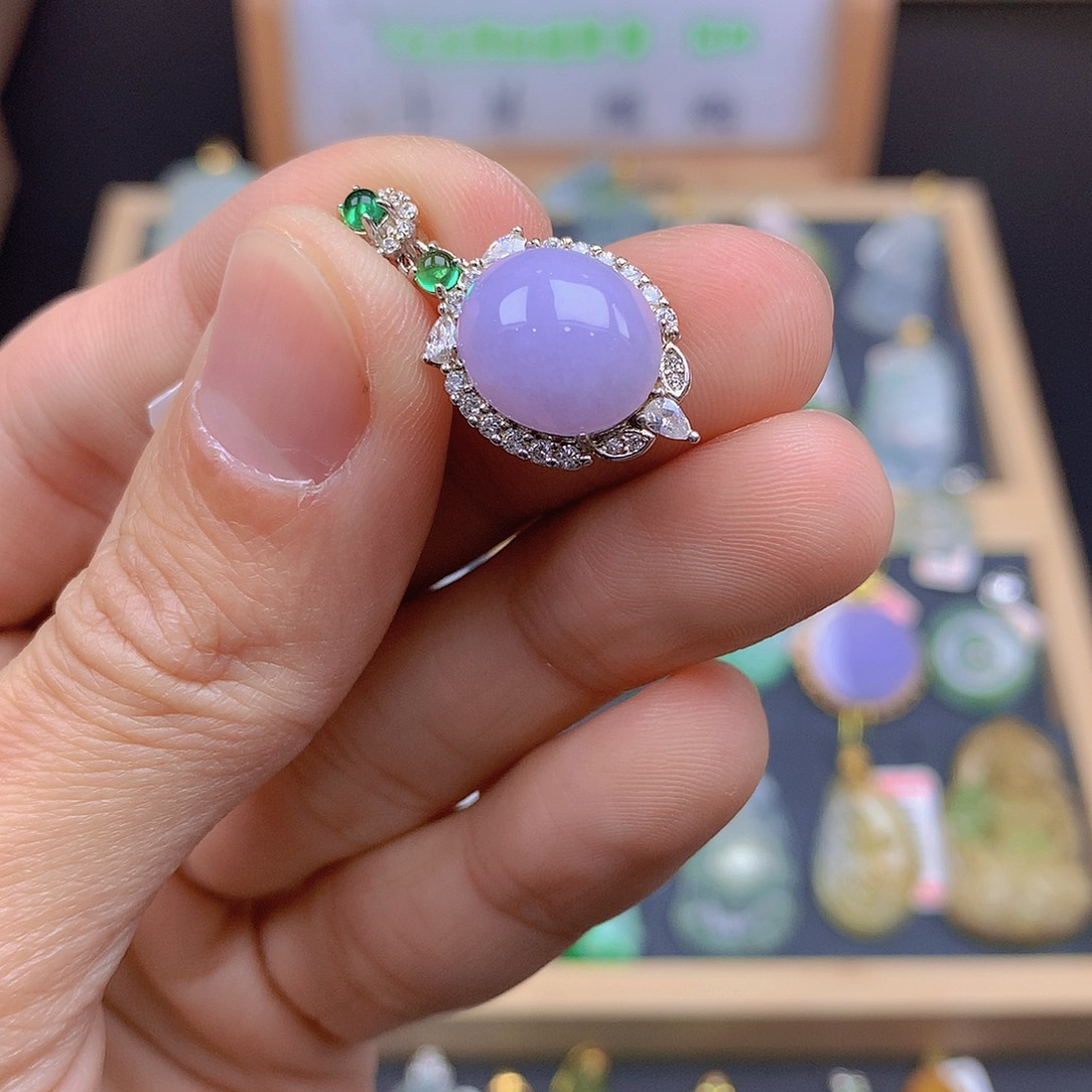 翡翠颈饰未镶嵌翡翠