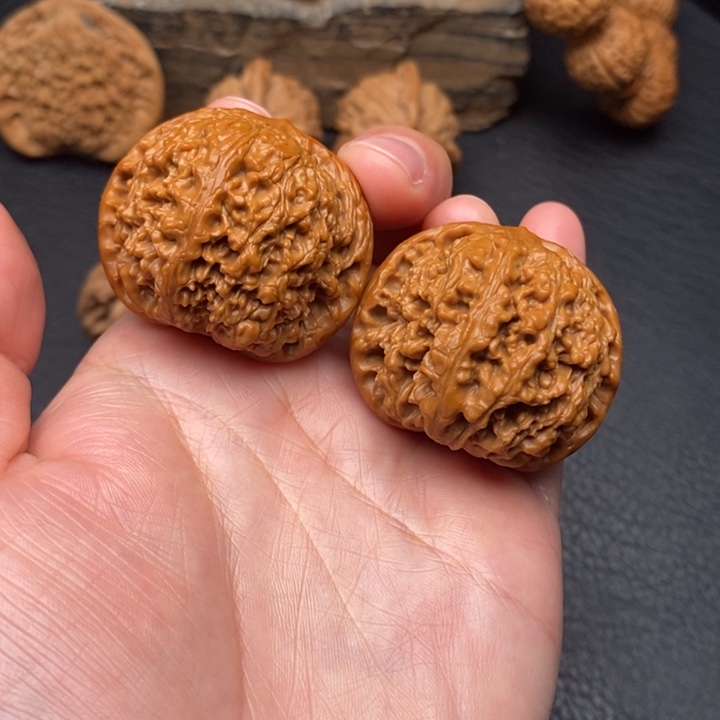 桃核把件尺寸38和尚头